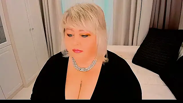 Snapshot of BIGTITSBBW chatting on October 4, 12:55 pm BIGTITSBBW online show from October 4, 12:55 pm