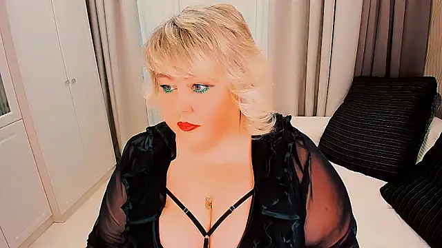 Snapshot of BIGTITSBBW chatting on October 18, 1:47 pm BIGTITSBBW online show from October 18, 1:47 pm