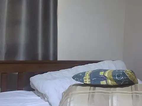 East queen online show from April 26, 1:42 pm