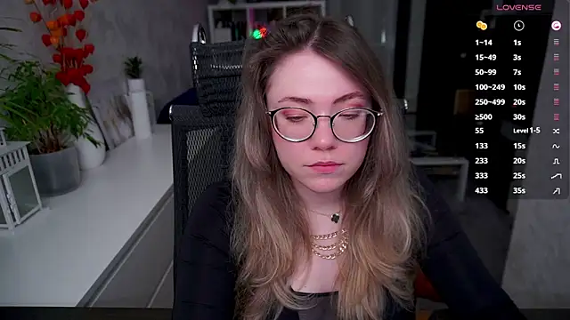 RemyCute online show from April 28, 3:38 pm