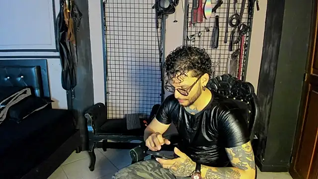 Twisted Fantasy online show from April 24, 3:20 am