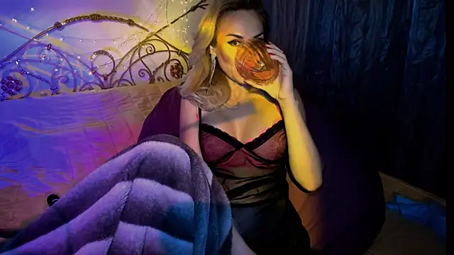 Radmila Queen  online show from November 30, 7:51 pm