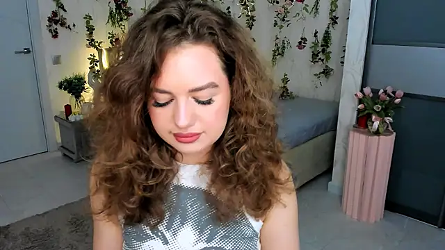 MiracleCurly online show from April 20, 4:10 pm