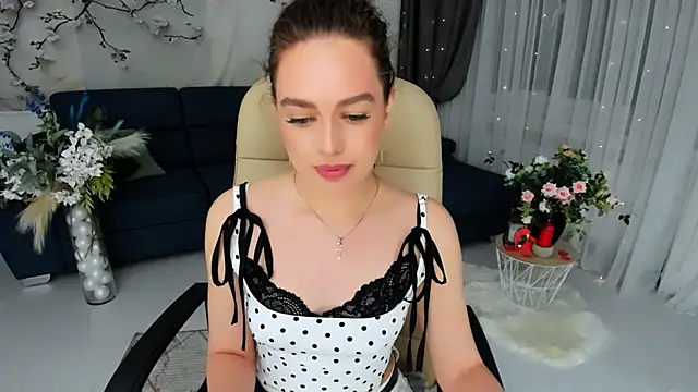 MiracleCurly online show from April 23, 7:27 pm