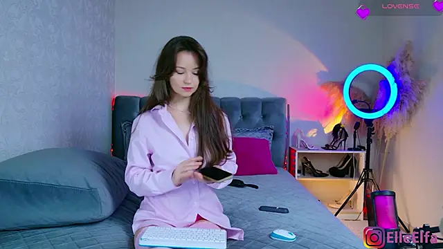 Elfaelle online show from September 13, 8:17 pm