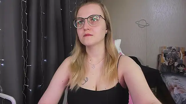 MissBrightShine online show from April 22, 3:09 pm