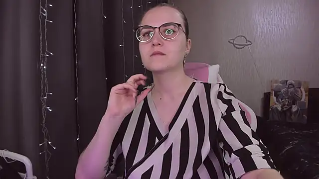 MissBrightShine online show from December 3, 11:23 am