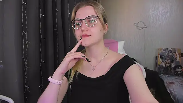 MissBrightShine online show from April 21, 3:08 pm