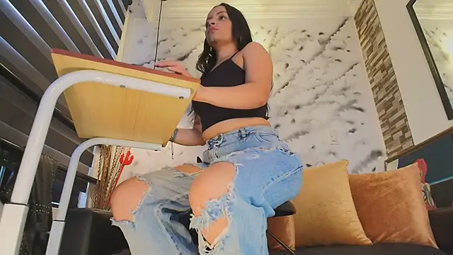 Sophie LittleS online show from April 27, 11:51 am