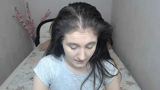 Holliy Cooper online show from February 12, 8:49 am