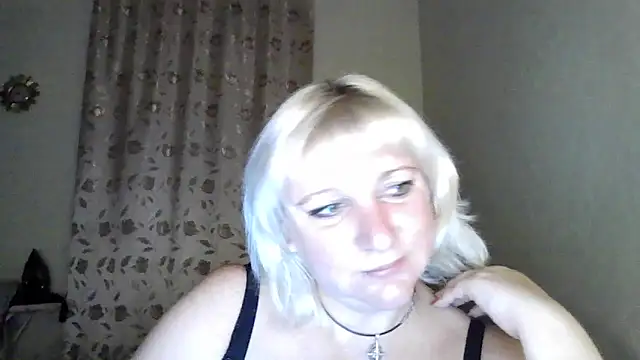 Snapshot of MeilomaWesa chatting on September 24, 6:29 pm MeilomaWesa online show from September 24, 6:29 pm