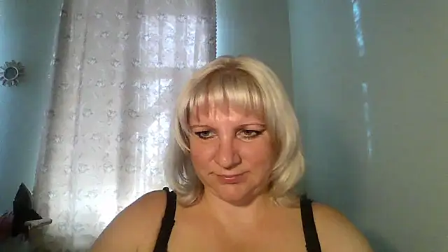 Snapshot of MeilomaWesa chatting on October 2, 1:27 pm MeilomaWesa online show from October 2, 1:27 pm