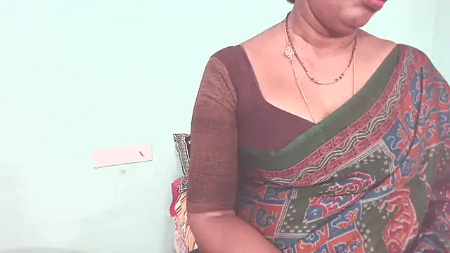 shrutitelugu69 online show from April 21, 5:09 pm