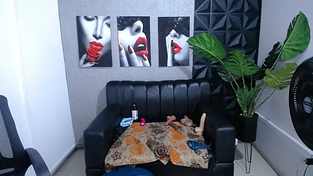 Valentinaa mature online show from April 7, 11:40 pm