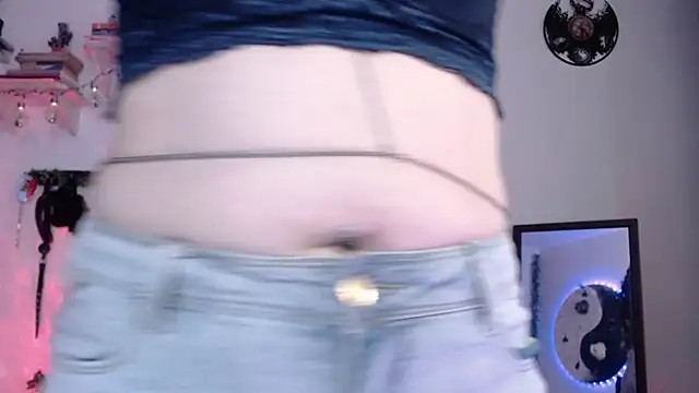 Snapshot of Eve_Blue77 chatting on October 17, 5:54 am Eve Blue77 online show from October 17, 5:54 am