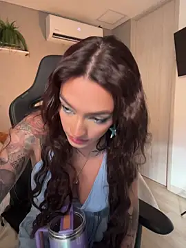 DaniDusan  online show from April 24, 9:06 pm