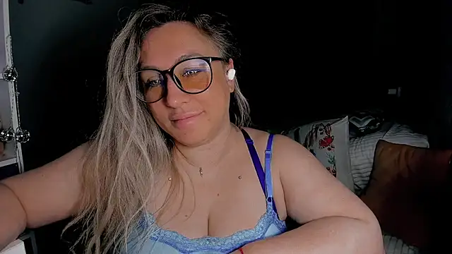 CumOnMy Tits online show from April 28, 3:10 am