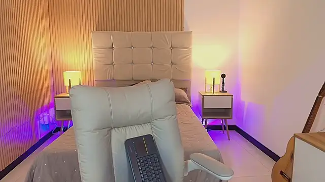 Baby Venuss online show from April 22, 3:25 am